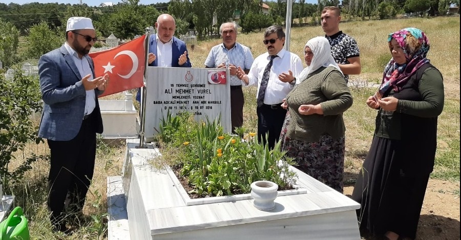YOZGATLI 15 TEMMUZ ŞEHİTLERİMİZİN KABİRLERİ VE AİLELERİ ZİYARET EDİLDİ