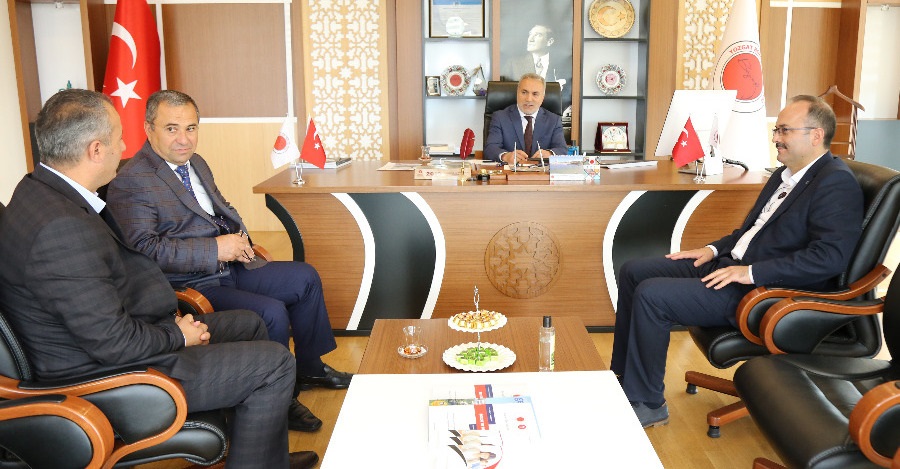 REKTÖRÜMÜZ PROF. DR. AHMET KARADAĞ’A HAYIRLI OLSUN ZİYARETLERİ DEVAM EDİYOR