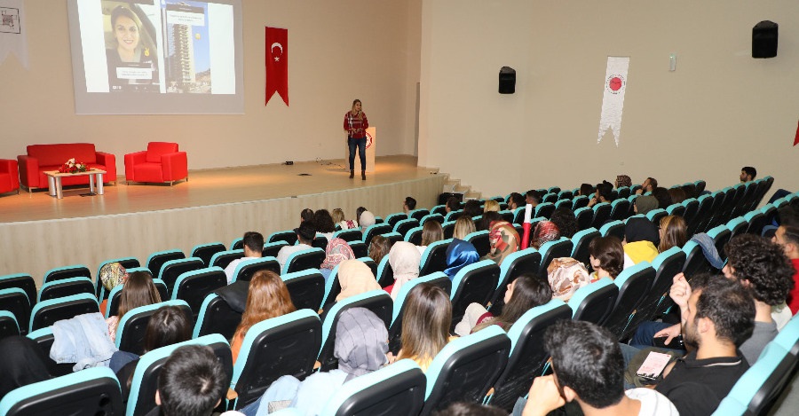 ÜNİVERSİTEMİZDE “MİMARLIKTA GEÇMİŞTEN GELECEĞE ZAMAN VE MEKÂN” KONFERANSI