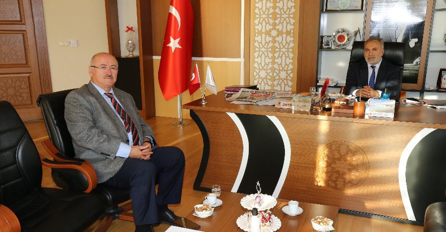 REKTÖRÜMÜZ PROF. DR. AHMET KARADAĞ’A HAYIRLI OLSUN ZİYARETLERİ DEVAM EDİYOR