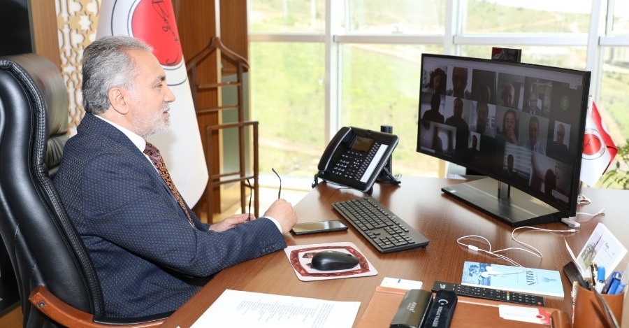 REKTÖRÜMÜZ SAYIN PROF. DR. AHMET KARADAĞ, ÖĞRETİM ELEMANLARIMIZLA ÇEVİRİMİÇİ GÖRÜŞME GERÇEKLEŞTİRDİ
