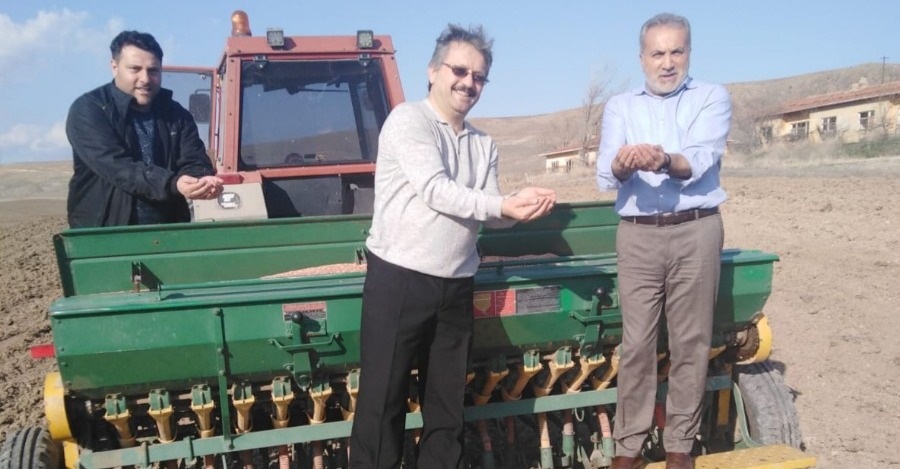 REKTÖRÜMÜZ TARIMSAL ARAŞTIRMA VE UYGULAMA MERKEZİ'NDE İNCELEMELERDE BULUNDU