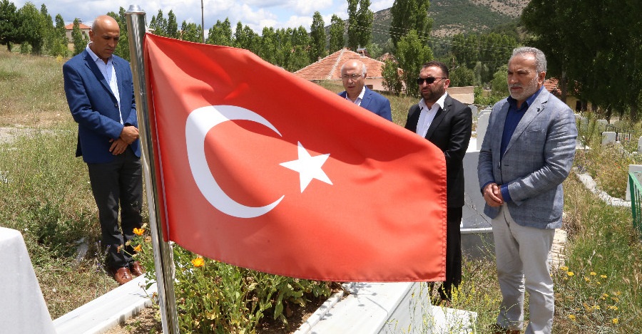 YOZGAT’ TA 15 TEMMUZ DEMOKRASİ ŞEHİTLERİ KABİRLERİ BAŞINDA ANILDI