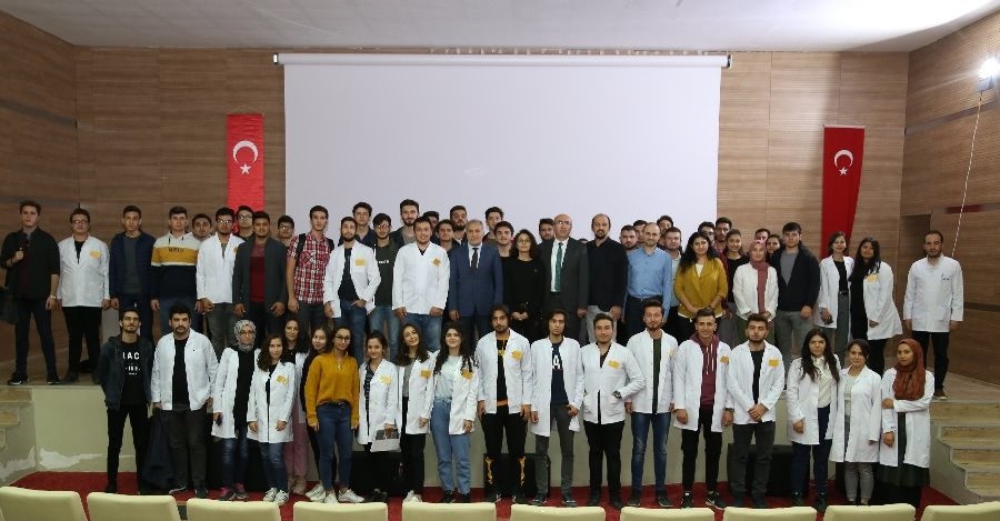 REKTÖRÜMÜZ, VETERİNER FAKÜLTESİ ÖĞRENCİLERİYLE BİR ARAYA GELDİ