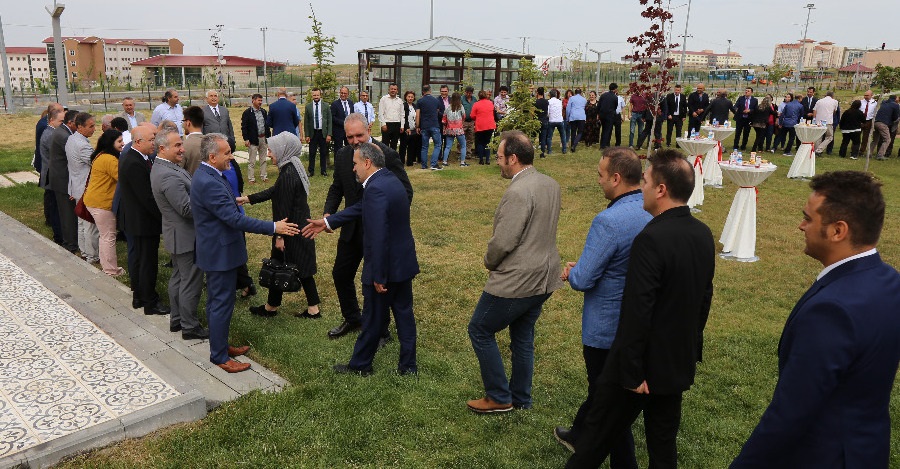 ÜNİVERSİTEMİZDE BAYRAMLAŞMA TÖRENİ YAPILDI