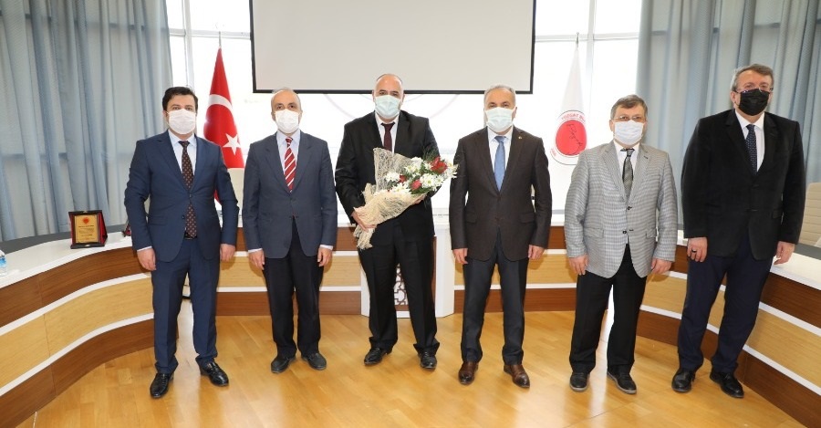 ÜNİVERSİTEMİZ LİSANSÜSTÜ EĞİTİM ENSTİTÜSÜ MÜDÜRLÜĞÜ GÖREVİNE PROF. DR. ÜMİT BUDAK ATANDI