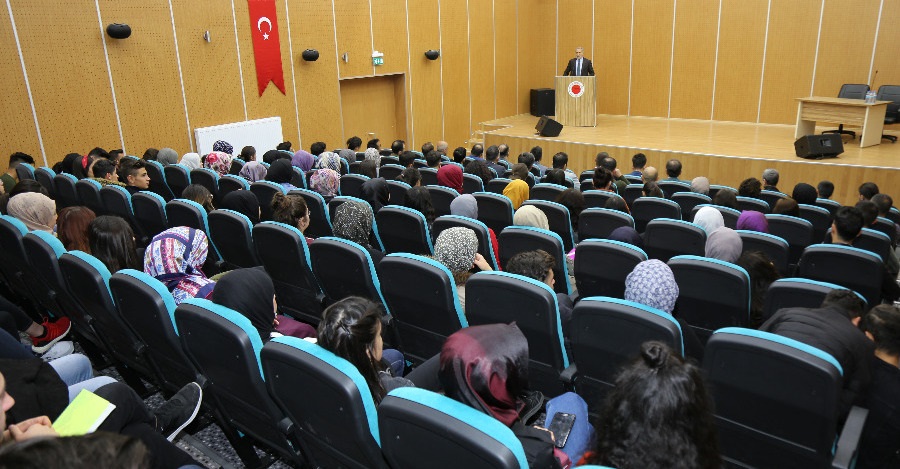 REKTÖR KARADAĞ, AKDAĞMADENİ MESLEK YÜKSEKOKULU VE AKDAĞMADENİ SAĞLIK YÜKSEKOKULU ÖĞRENCİLERİYLE BİR ARAYA GELDİ