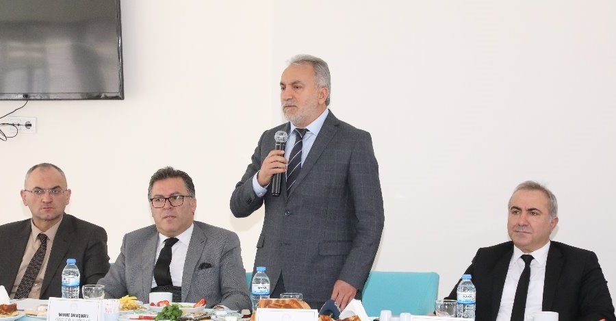 REKTÖRÜMÜZ PROF. DR. AHMET KARADAĞ “ENDÜSTRİYEL KENEVİR” KONULU BASIN TOPLANTISI DÜZENLEDİ
