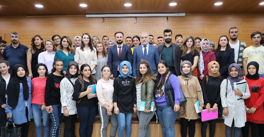 REKTÖRÜMÜZ, ÇEKEREK SAĞLIK HİZMETLERİ MESLEK YÜKSEKOKULU ÖĞRENCİLERİYLE BİR ARAYA GELDİ