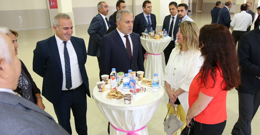 ÜNİVERSİTEMİZDE BAYRAMLAŞMA TÖRENİ YAPILDI