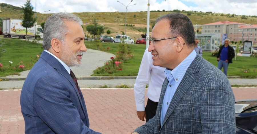 TBMM ANAYASA KOMİSYONU BAŞKANI VE YOZGAT MİLLETVEKİLİ BEKİR BOZDAĞ REKTÖRÜMÜZE HAYIRLI OLSUN ZİYARETİNDE BULUNDU