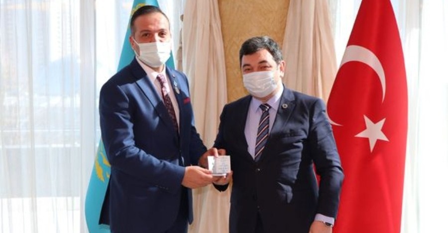 İİBF DEKANIMIZ PROF. DR. KÜRŞAD ZORLU'YA ULUSLARARASI TÜRK AKADEMİSİNDEN MADALYA