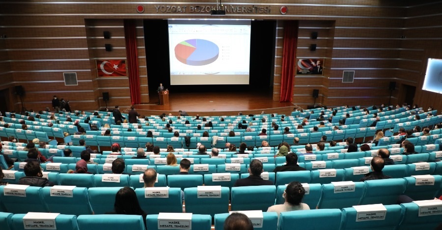 ÜNİVERSİTEMİZDE 2021-2022 YILI EĞİTİM-ÖĞRETİM DÖNEMİNE İLİŞKİN BİLGİLENDİRME TOPLANTISI YAPILDI