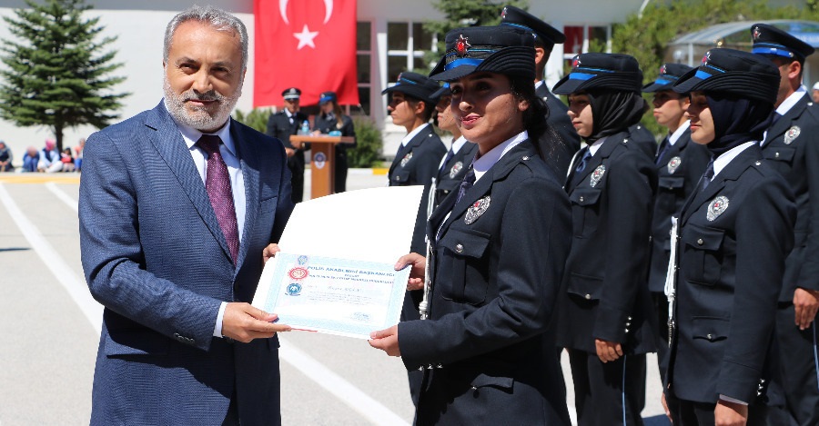 REKTÖRÜMÜZ 23. DÖNEM POMEM MEZUNİYET TÖRENİNE KATILDI