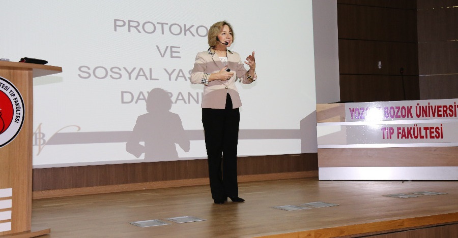 ÜNİVERSİTEMİZDE PROTOKOL VE GÖRGÜ KURALLARI İLE AST ÜST İLİŞKİLERİ KONULU EĞİTİM SEMİNERİ DÜZENLENDİ