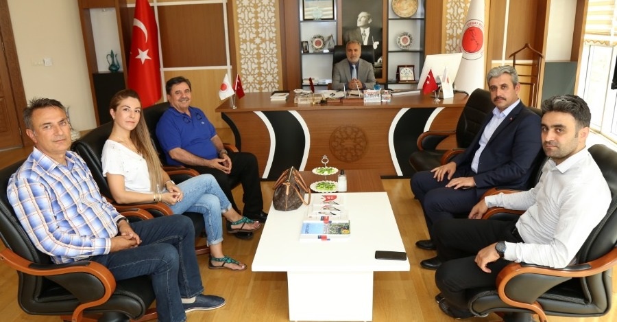 AVUKAT SATILMIŞ ŞAHİN REKTÖRÜMÜZ PROF. DR. AHMET KARADAĞ’A HAYIRLI OLSUN ZİYARETİNDE BULUNDU