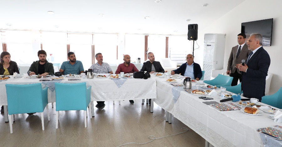 REKTÖRÜMÜZ BASINLA BULUŞMA VE BİLGİLENDİRME TOPLANTISI DÜZENLEDİ