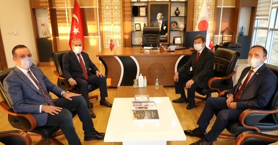 TÜRKSOY GENEL SEKRETERİ PROF. DR. DÜSEN KASEİNOV REKTÖRÜMÜZÜ ZİYARET ETTİ