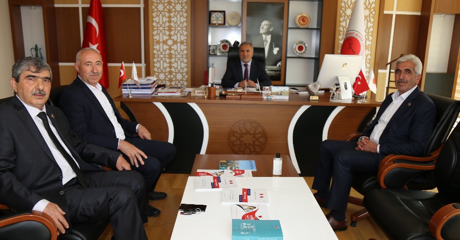 REKTÖRÜMÜZE HAYIRLI OLSUN ZİYARETLERİ DEVAM EDİYOR