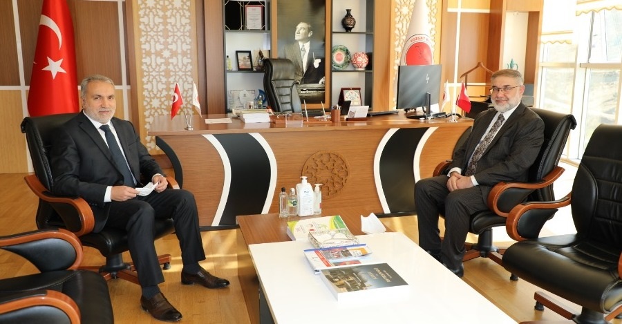 ESKİ DEVLET BAKANLARINDAN TEOMAN RIZA GÜNERİ REKTÖRÜMÜZÜ MAKAMINDA ZİYARET ETTİ