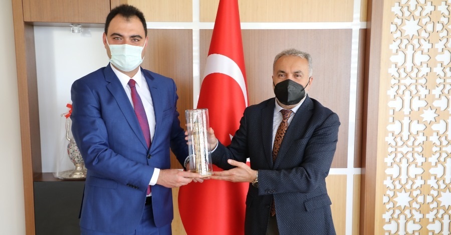BOĞAZLIYAN AĞIR CEZA MAHKEMESİ BAŞKANI HÜSEYİN GEDİK REKTÖRÜMÜZ PROF. DR. AHMET KARADAĞ’A VEDA ZİYARETİNDE BULUNDU
