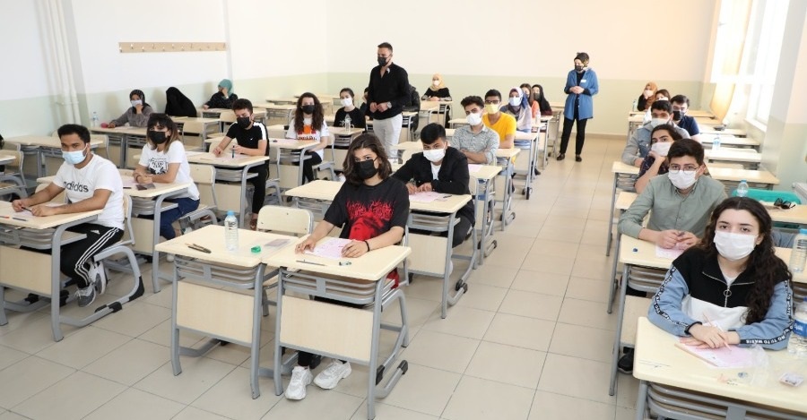 ÜNİVERSİTEMİZ TARAFINDAN ULUSLARARASI ÖĞRENCİLER İÇİN “YABANCI UYRUKLU ÖĞRENCİ SINAVI ( YOBÜYÖS)” YAPILDI